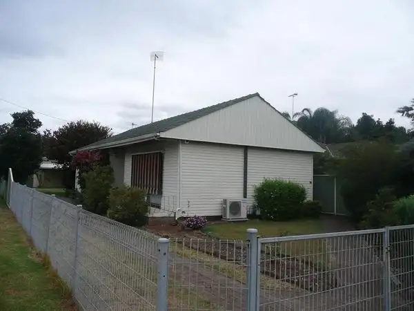 8 Kiara Pl, Primbee NSW 2502