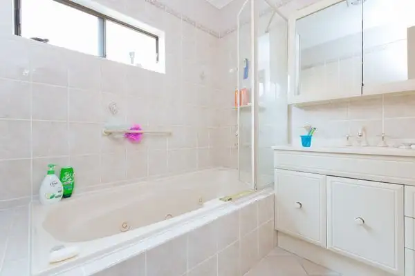 Fifth view of Homely house listing, 8 Kiara Pl, Primbee NSW 2502