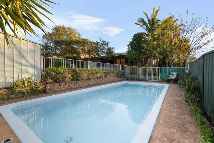 5 Demetrius Road, Rosemeadow NSW 2560