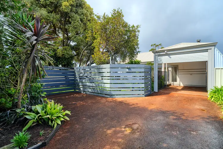 9 Minor Road, Orana WA 6330