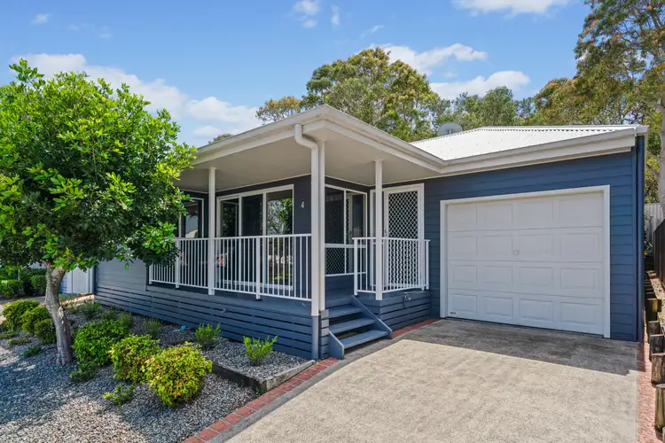 4/2 Saliena Avenue, Lake Munmorah NSW 2259