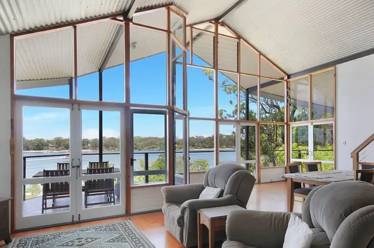 12 Russell Terrace, Macleay Island QLD 4184