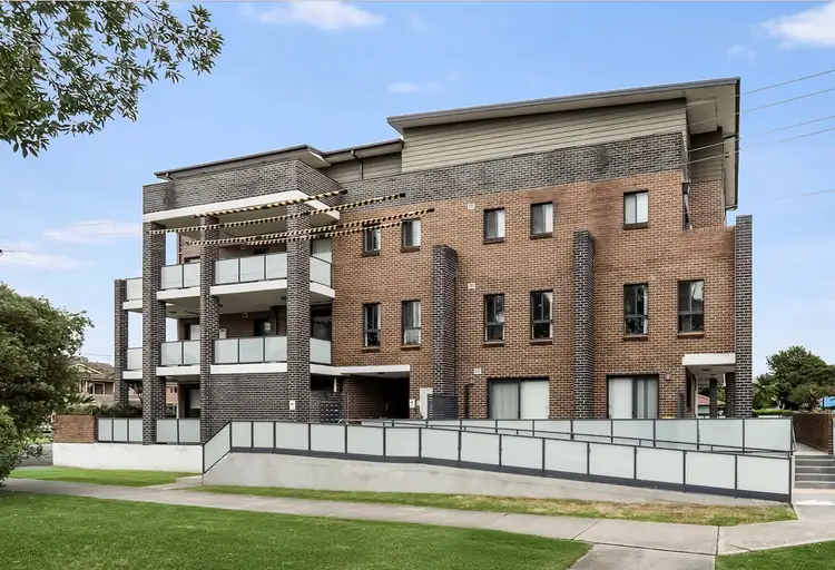 2/125 Memorial Ave, Liverpool NSW 2170