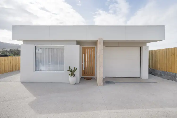 2/46 Burgundy Road, Howrah TAS 7018
