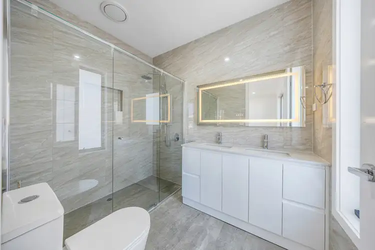 8 Homely Ave, Clyde North VIC 3978