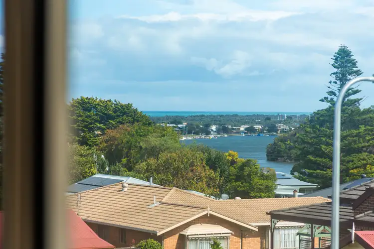 6 Highland Court, Lakes Entrance VIC 3909