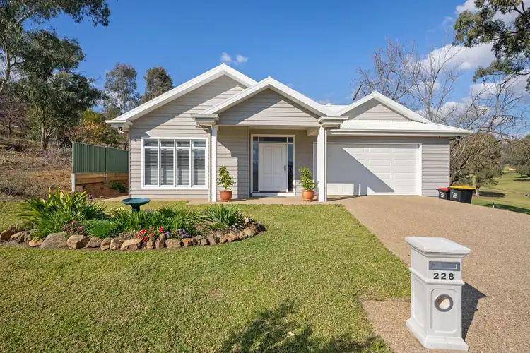 228 Wynyard Street, Tumut NSW 2720