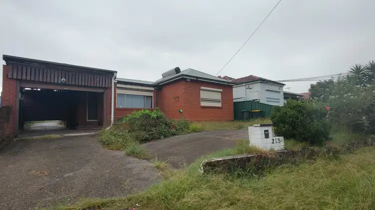 215 Henry Lawson Drive, Georges Hall NSW 2198
