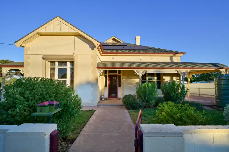 5-7 First Street, Quorn SA 5433