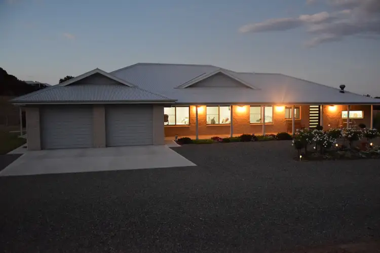14 Goldview Close, Young NSW 2594