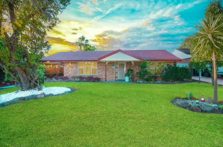 6 Summer Hill Place, St Clair NSW 2759