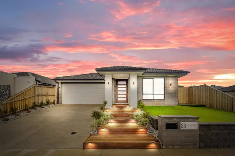 38 Revelstoke Way, Winter Valley VIC 3358