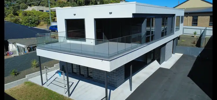 4/17A Murchison Highway, Somerset TAS 7322