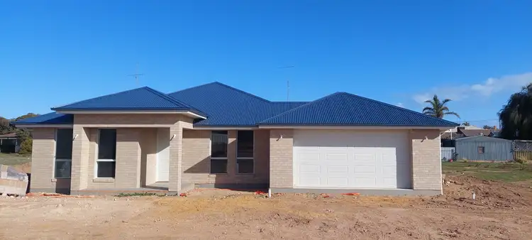 27 Martin Street, Moonta Bay SA 5558