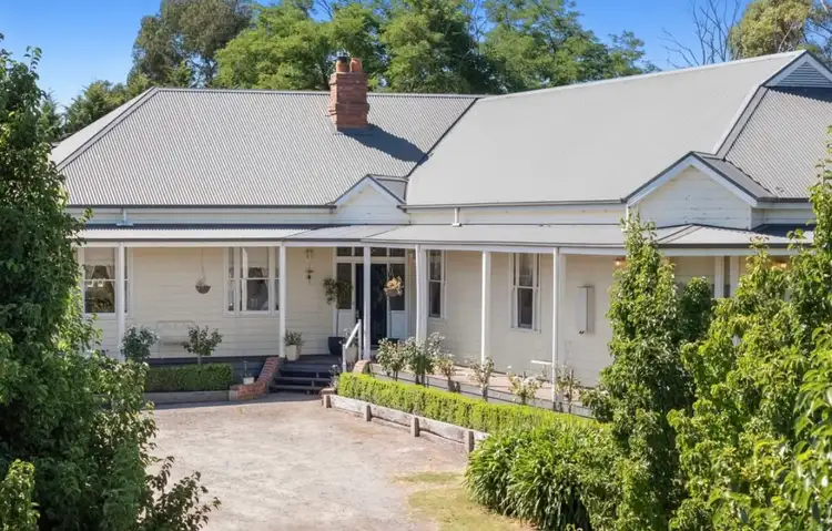 10 Namnan Way, Gisborne South VIC 3437