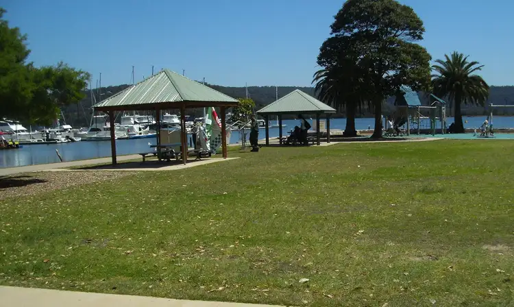 35 Masons Parade, Point Frederick NSW 2250