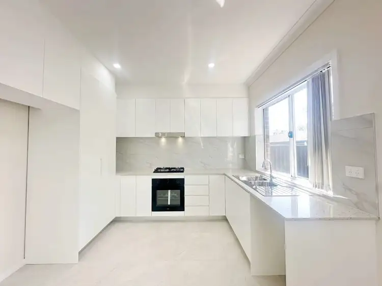 6A Scribbly Place, Macquarie Fields NSW 2564