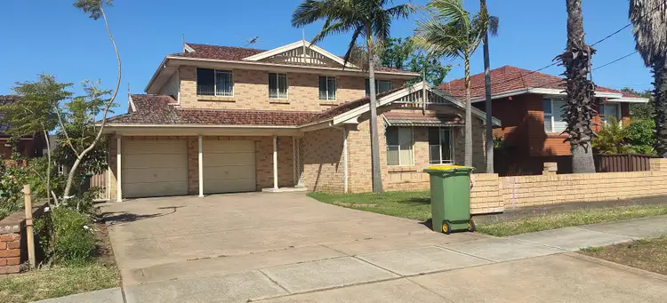 32 PALMERSTON ROAD, Fairfield West NSW 2165