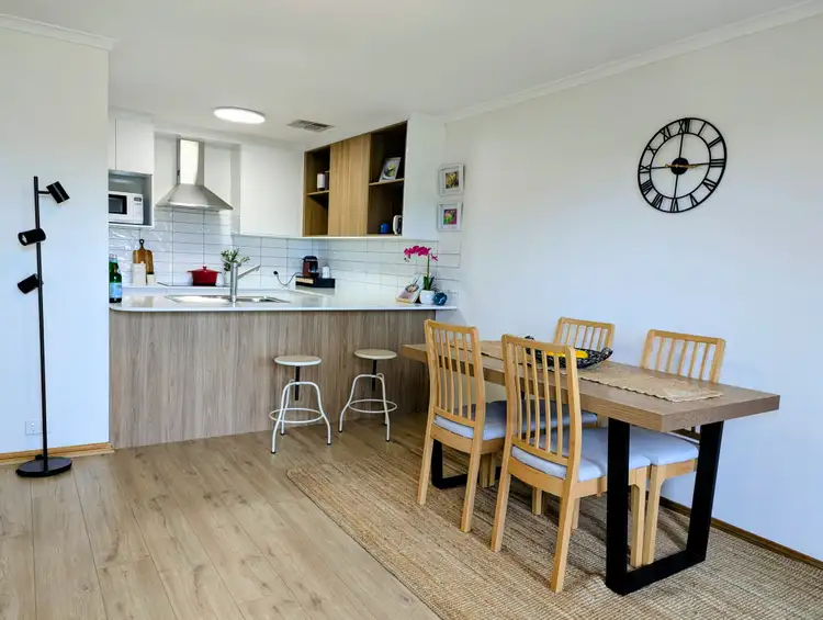 2/2 Aroona Road, Hallett Cove SA 5158