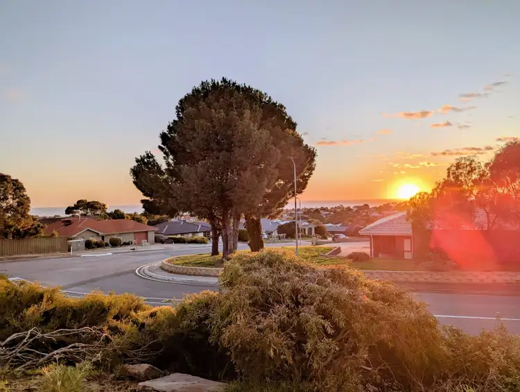 2/2 Aroona Road, Hallett Cove SA 5158