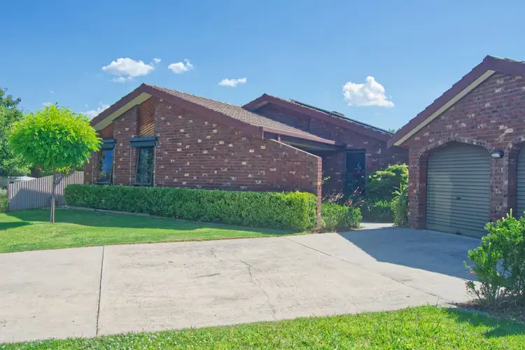 5 Rowen Court, Lavington NSW 2641