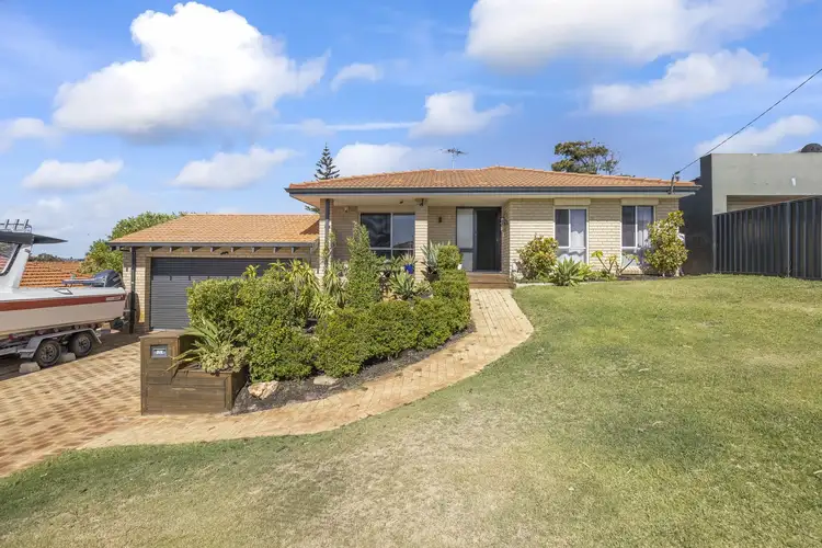 4 Lagoon Place, Beldon WA 6027