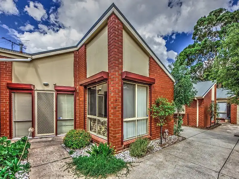 Main view of Homely unit listing, 2/1 Kingsley Street, St Albans VIC 3021