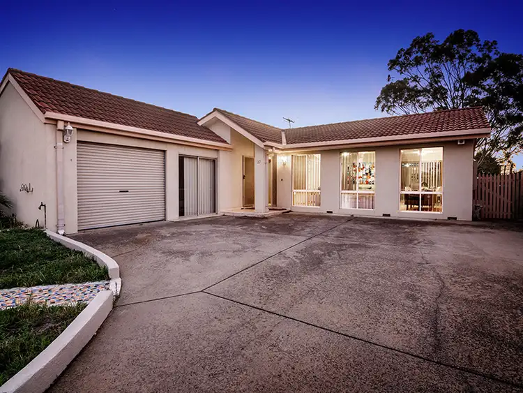 37 Whitsunday Drive, Hoppers Crossing VIC 3029