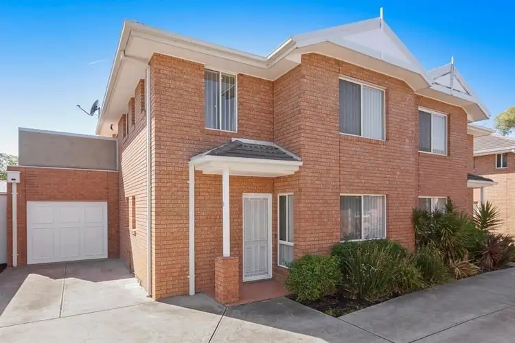 2/9 Oak Street, Whittlesea VIC 3757