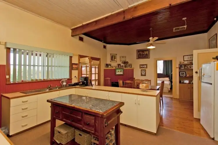 Fifth view of Homely house listing, 6 Clive Court, Table Top NSW 2640