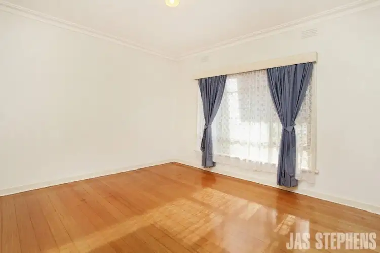 Second view of Homely unit listing, 3/2 Alexandra Avenue, Sunshine VIC 3020