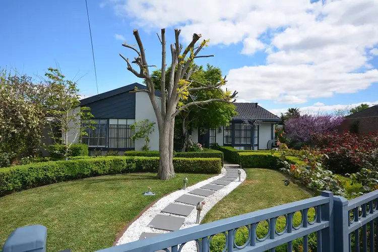 5A White Court, Meadow Heights VIC 3048