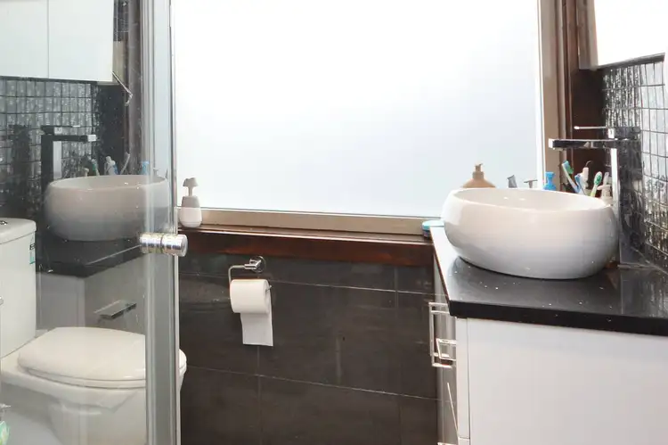 Fifth view of Homely house listing, 5 Cranleigh Place, Craigieburn VIC 3064