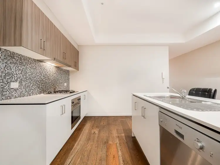 Fifth view of Homely house listing, 8 Cutleaf Crescent, Tarneit VIC 3029