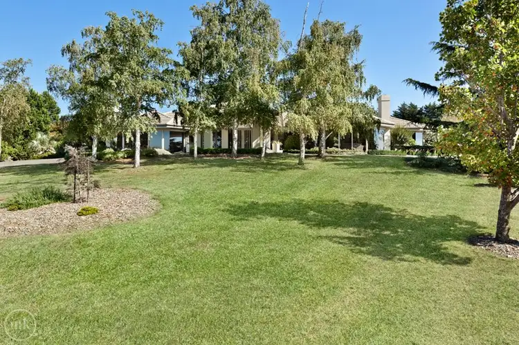 10 Henley Road, Kangaroo Ground VIC 3097
