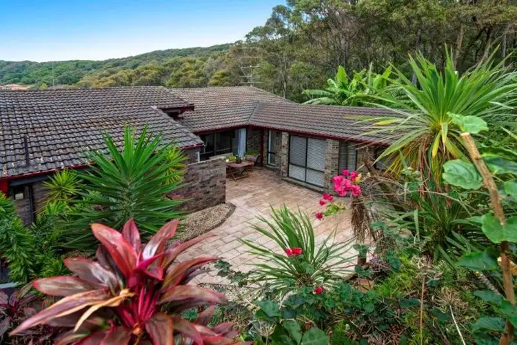 36 Ocean View Parade, Caves Beach NSW 2281