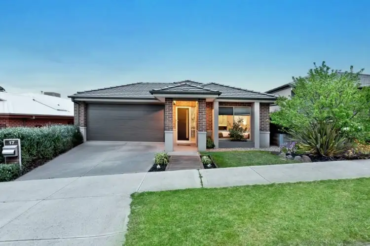 17 Tooradin Crescent, Doreen VIC 3754