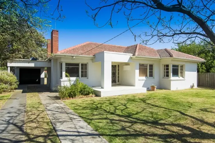 18 Pine Avenue, North Shore VIC 3214