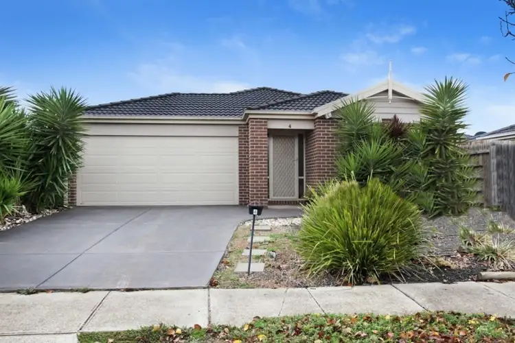 4 Sunderland Way, Melton West VIC 3337