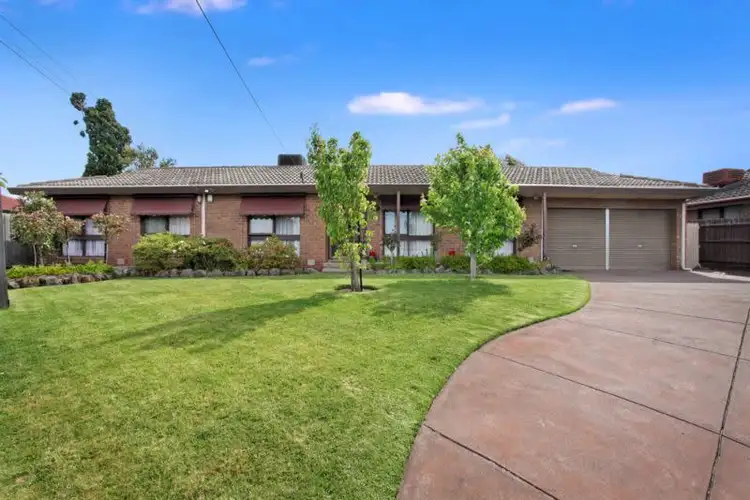 12 Mayfair Close, Gladstone Park VIC 3043