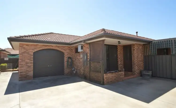 Main view of Homely townhouse listing, 2/2 Kingston Court, Wangaratta VIC 3677