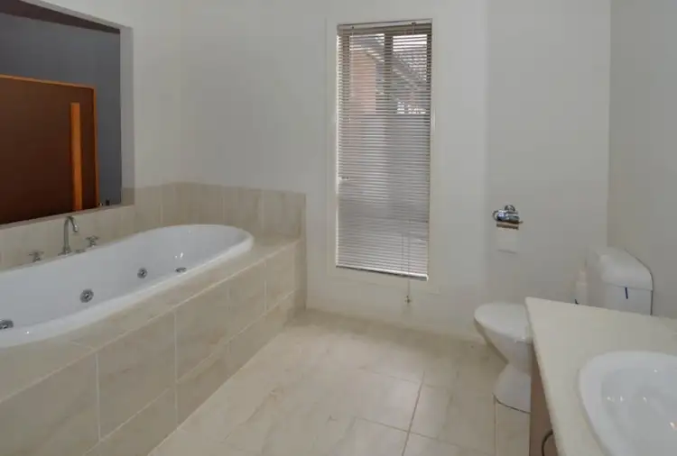 Fifth view of Homely house listing, 8 Oakham Glade, Derrimut VIC 3030