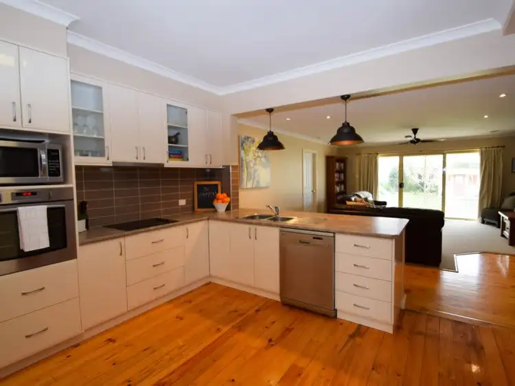 Fifth view of Homely house listing, 33 Hinchley Street, Wangaratta VIC 3677
