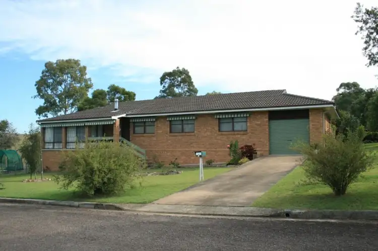2 Baird Street, Dungog NSW 2420