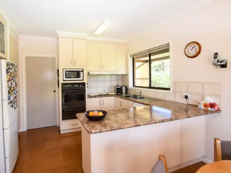 Fifth view of Homely house listing, 2 McDonald Court, Wangaratta VIC 3677