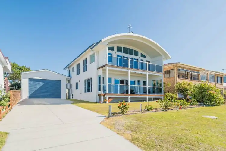25 Waratah Crescent, Minnie Water NSW 2462