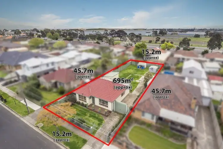 32 Corrigan Avenue, Brooklyn VIC 3012