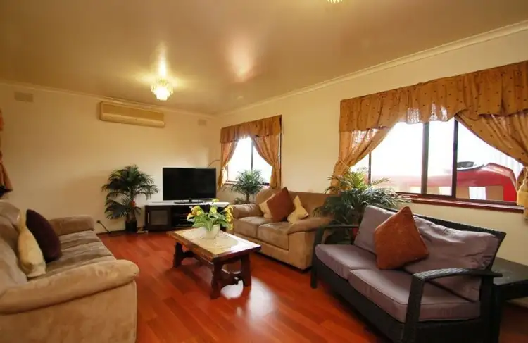 33 Malmsbury Drive, Meadow Heights VIC 3048