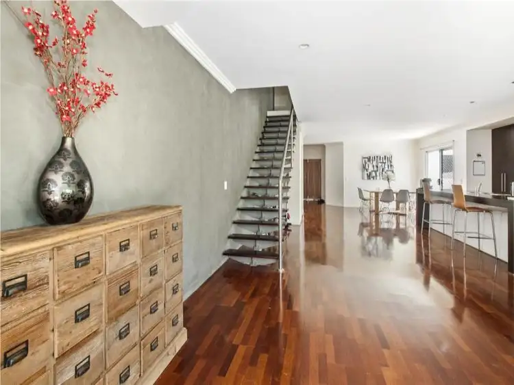 2/131 Falconer Street, Southport QLD 4215