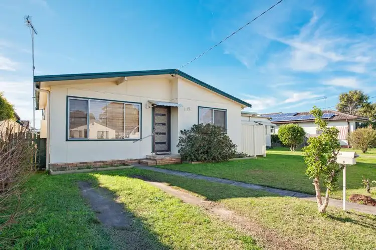 15 Watkin Avenue, Woy Woy NSW 2256